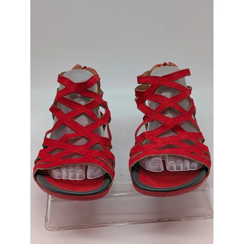 Women's Red Gladiator Sandals Zip Back Faux Suede Size 8 EUC NWOT Unbranded